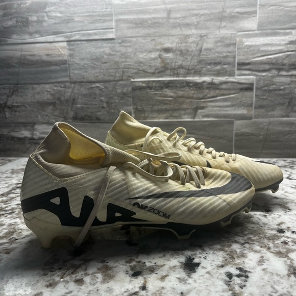 Nike Zoom Men's Cream Athletic Cleats - Picture 1 of 3